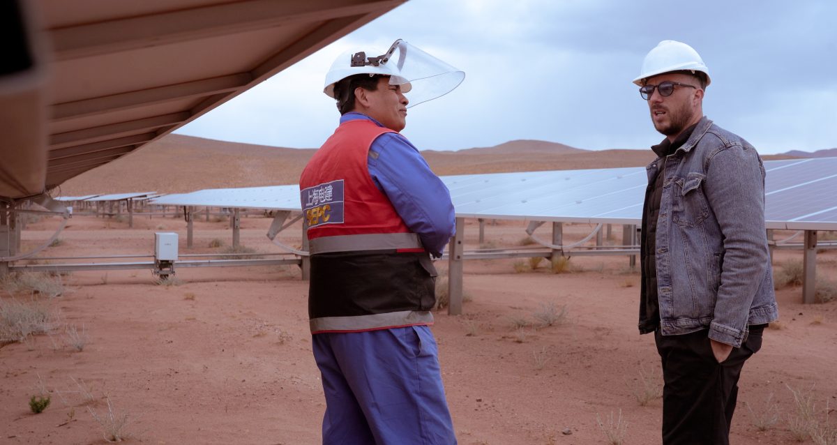 在高查瑞“電”亮中阿友誼之光